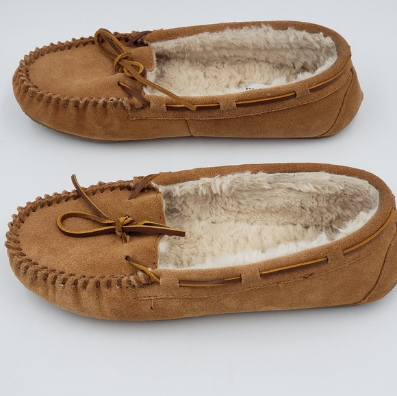 Minnetonka Women's Britt Trapper Slipper - Picture 3 of 15